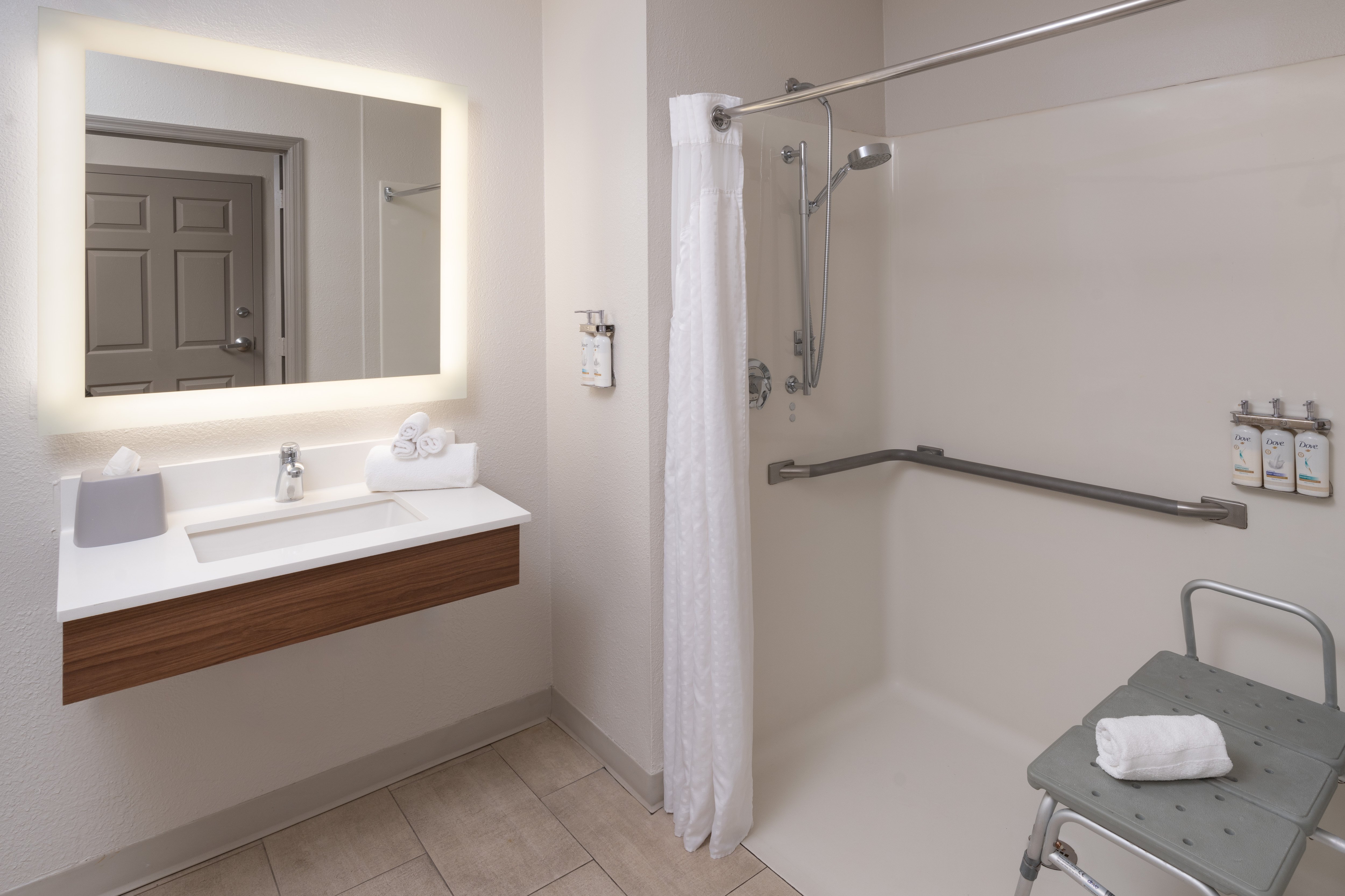 Holiday Inn Express And Suites Orlando International Airport 60/62