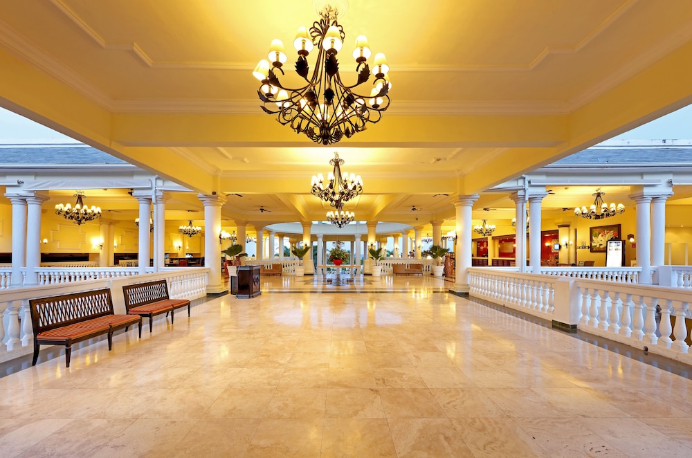 Grand Palladium Lady Hamilton Resort and Spa 6/42