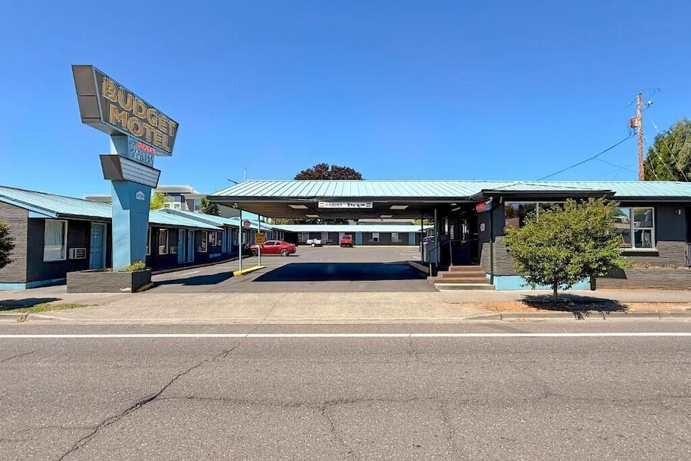 Budget Motel 15/22