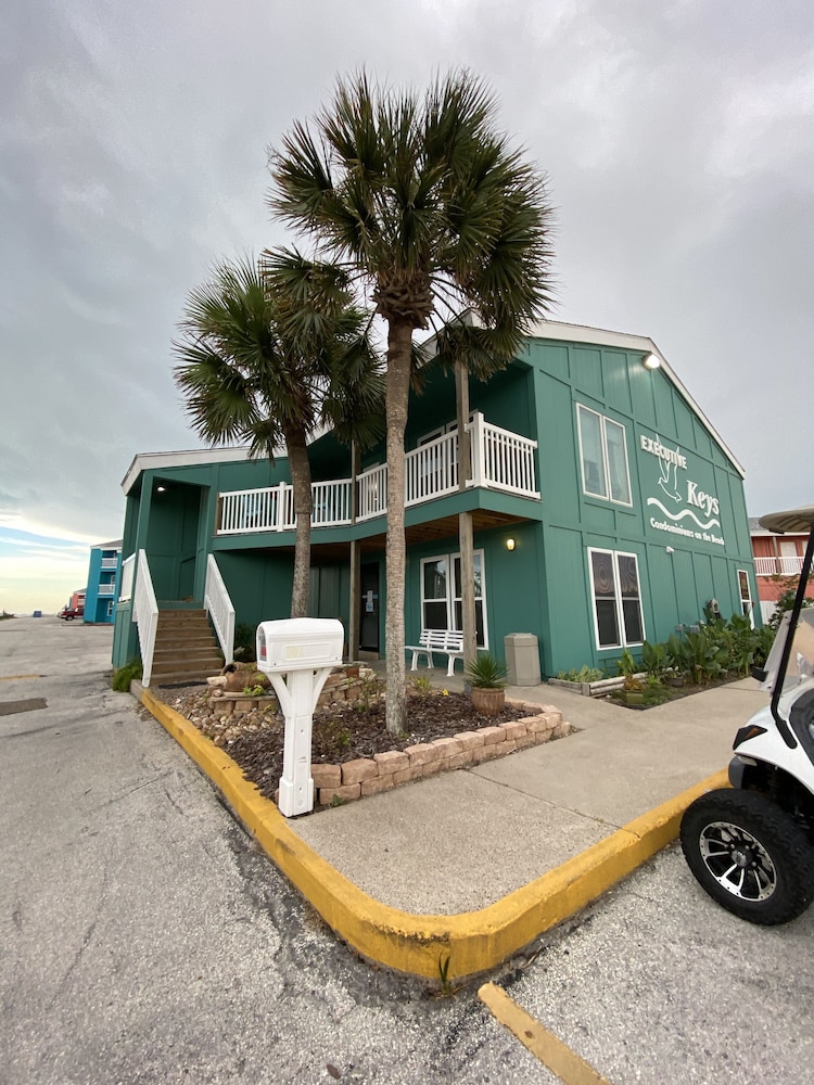 Executive Keys Condominiums on the Beach 53/66