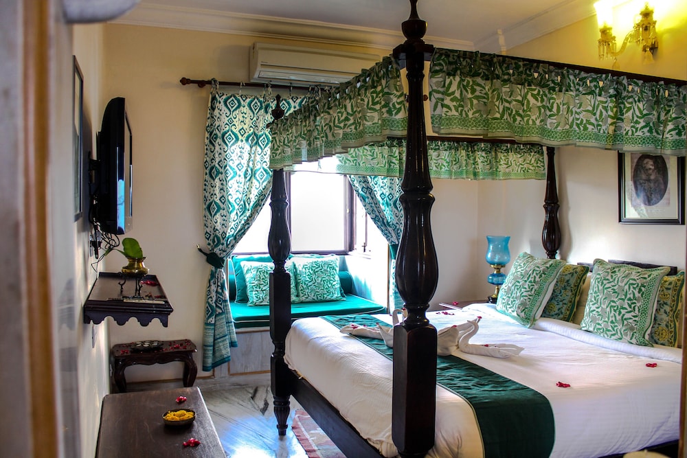 Udai Kothi 8/69