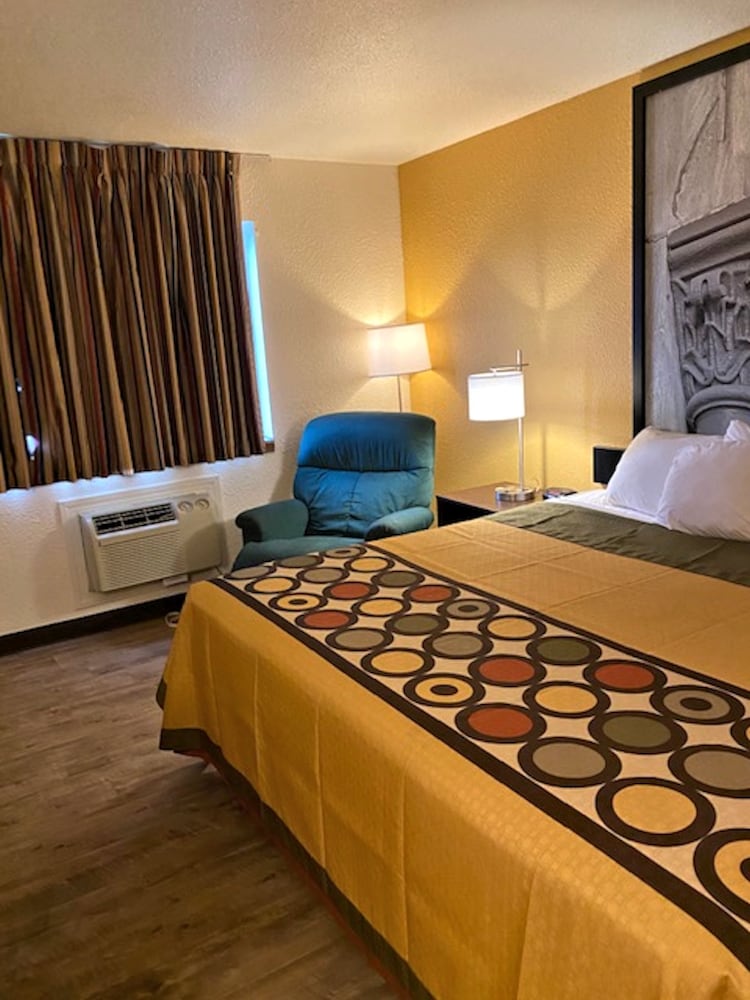 Super 8 by Wyndham Elizabethtown 19/61