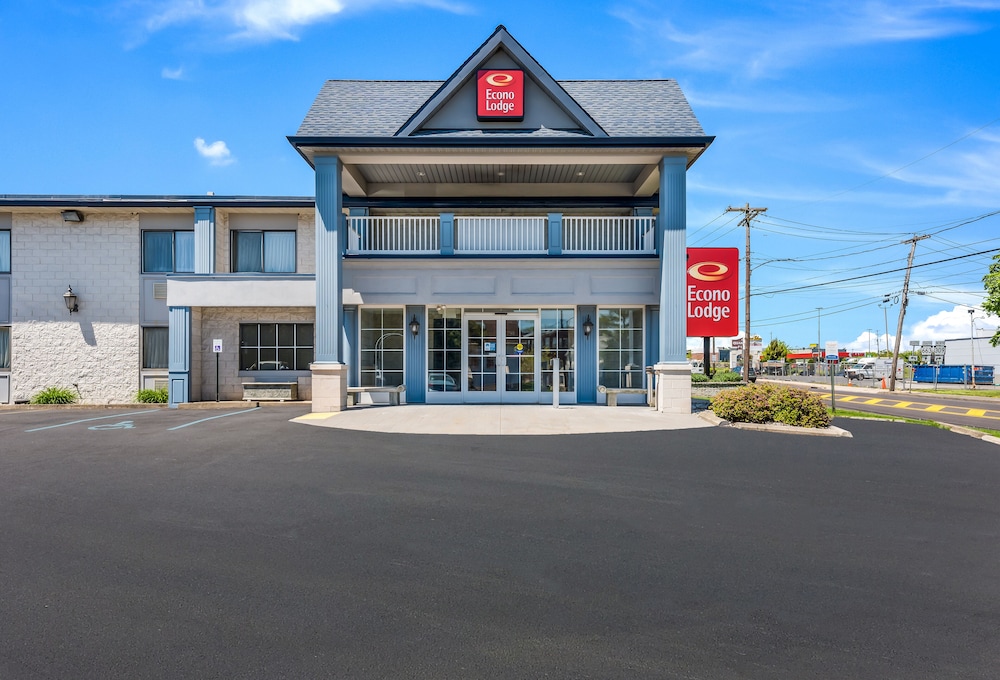 Econo Lodge Quakertown, PA 3/33