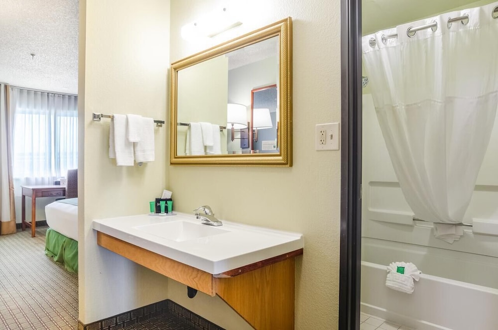 GuestHouse Inn and Suites Cheyenne 27/28