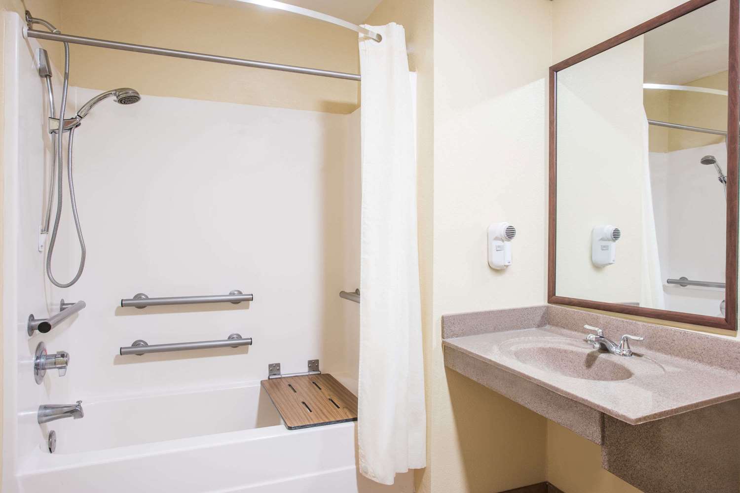 Days Inn by Wyndham Abbeville 14/15