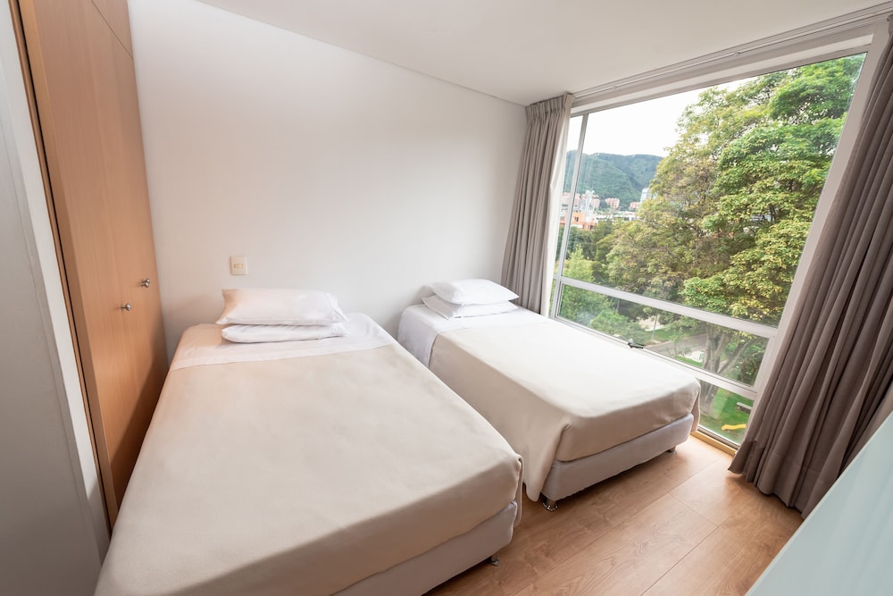 2 Bedrooms, Collection, Suite, King and Twin Beds