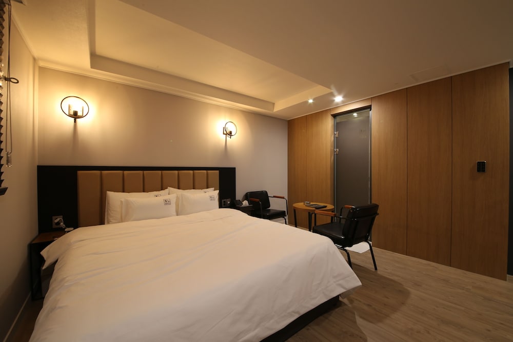 Busan Seomyeon 1st Street No. 25 7/53