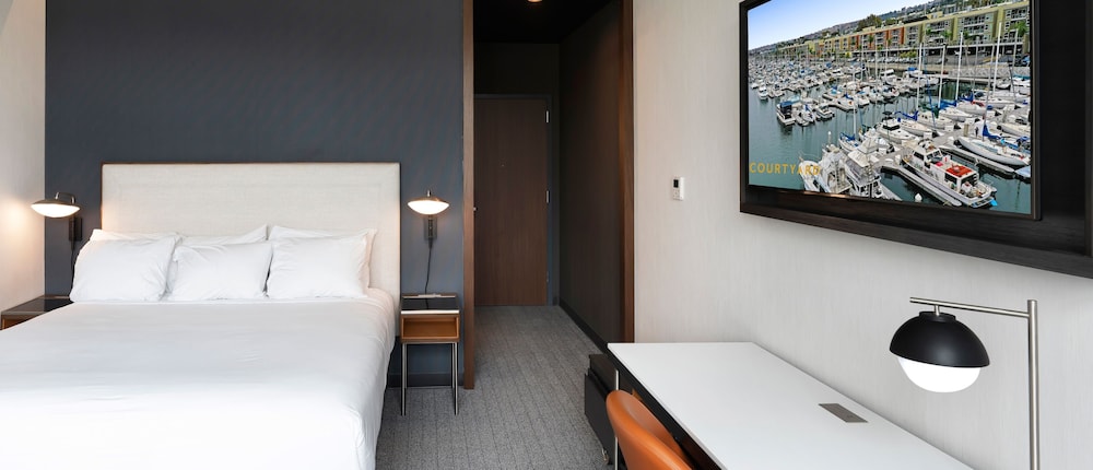 Courtyard by Marriott Marina del Rey 10/35