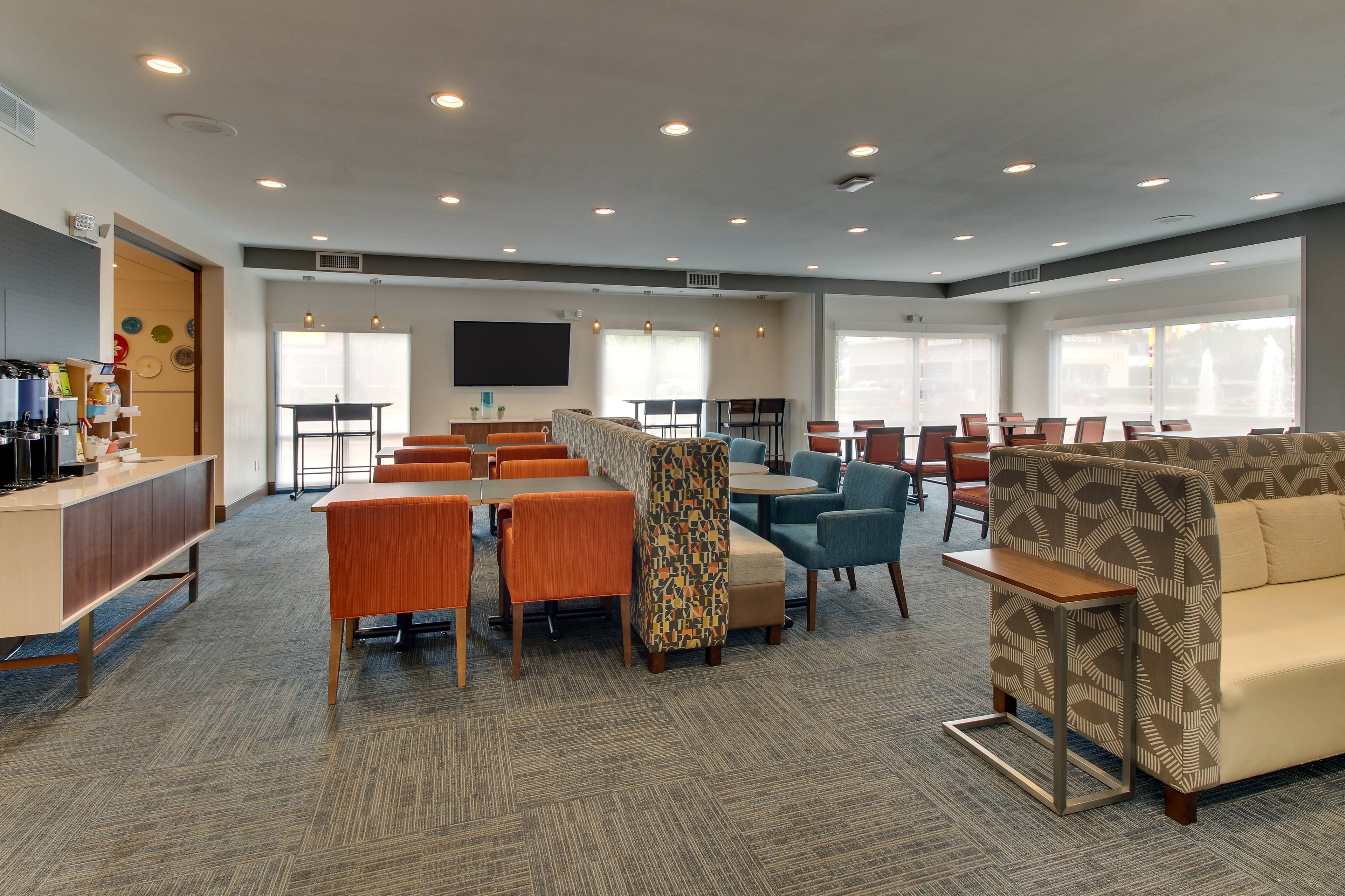 Holiday Inn Express Suites Ithaca 64/69