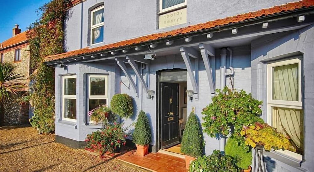 Hooray Henrys Sheringham 3/50
