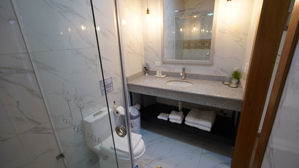 Adamas House Hotel 49/50