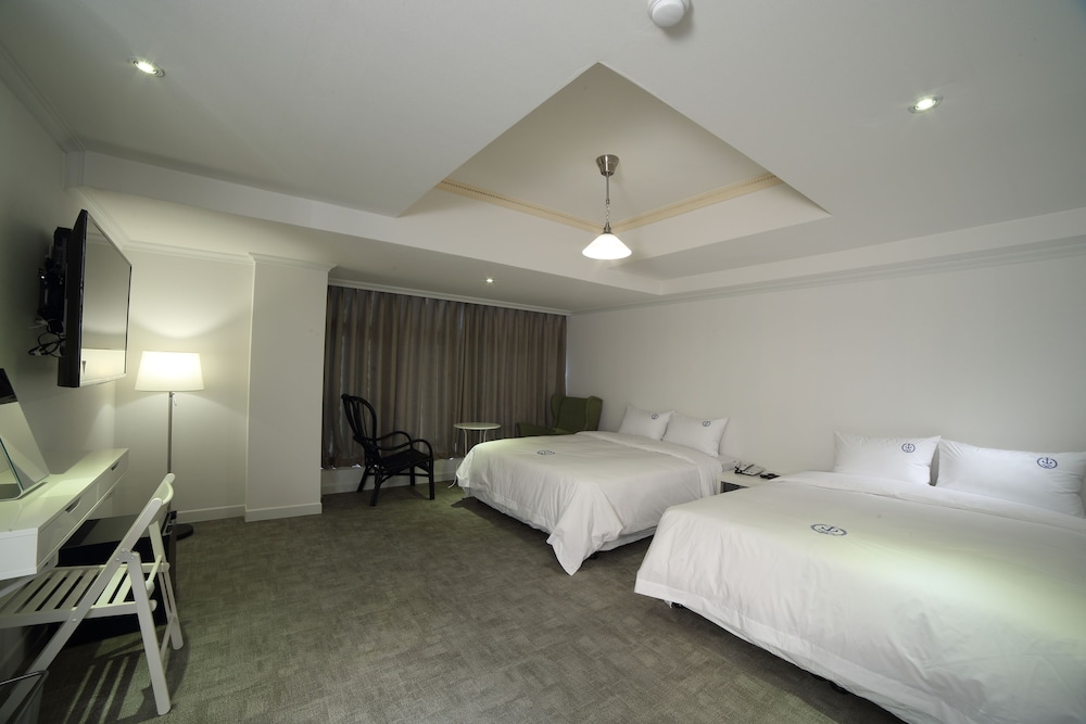 Hillside Hotel 19/43