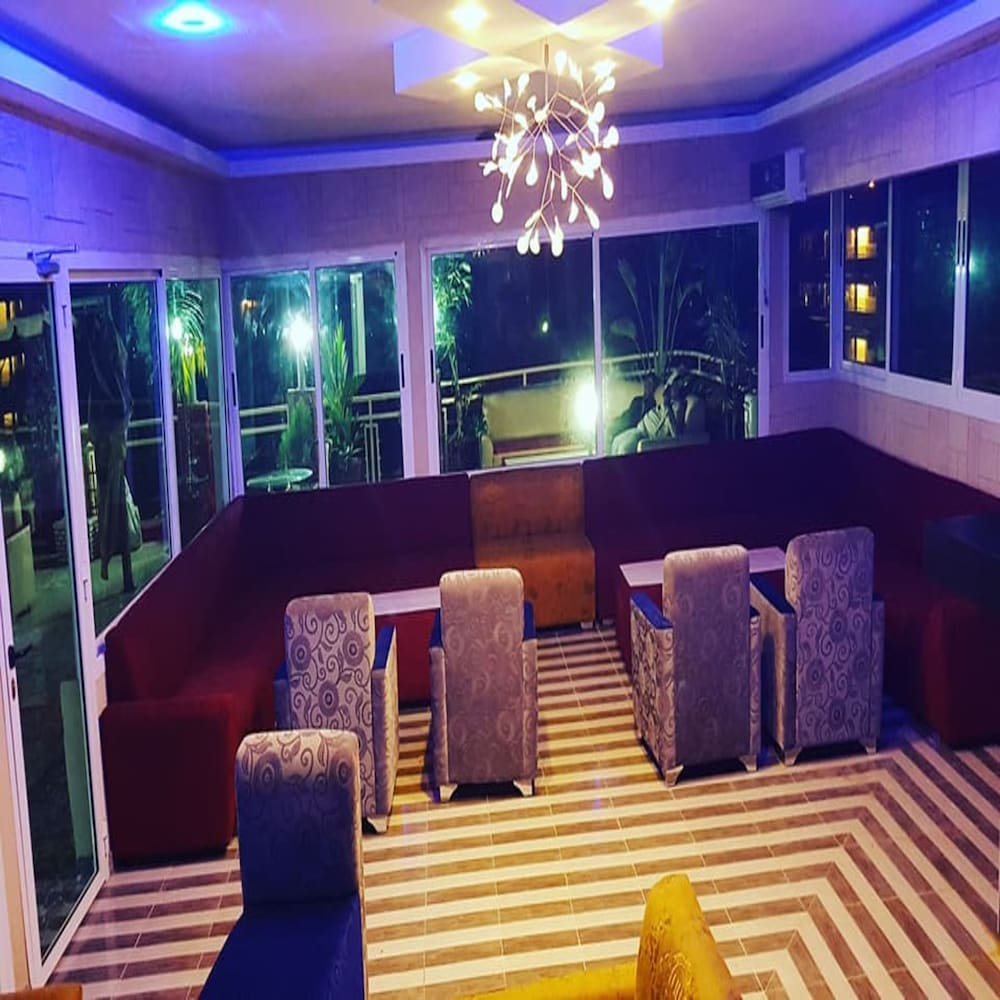 Eifell's Hotel's 18/35