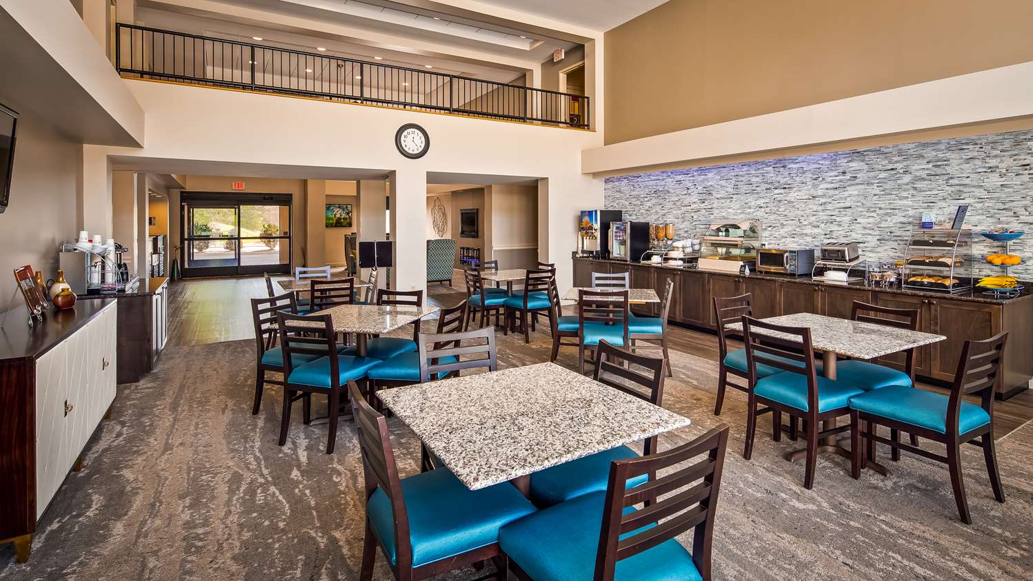 Best Western Plus Yadkin Valley Inn & Suites 5/7
