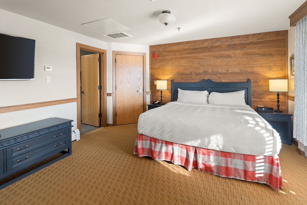 Northern, King Bed، Trapp Family Lodge 2/4