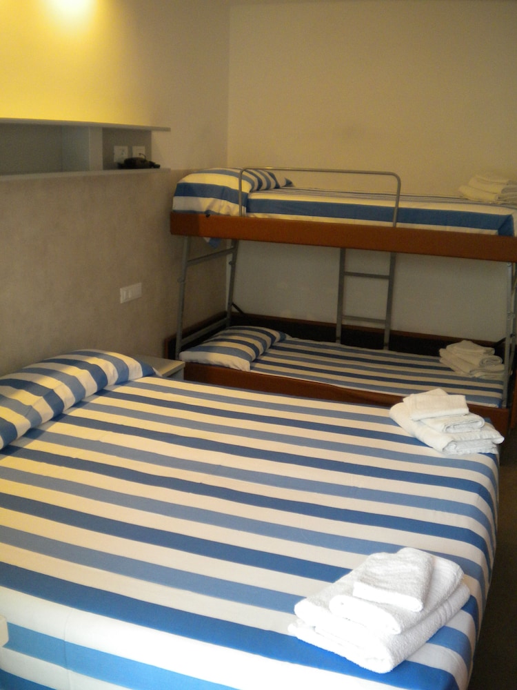 COMFORT, QUADRUPLE