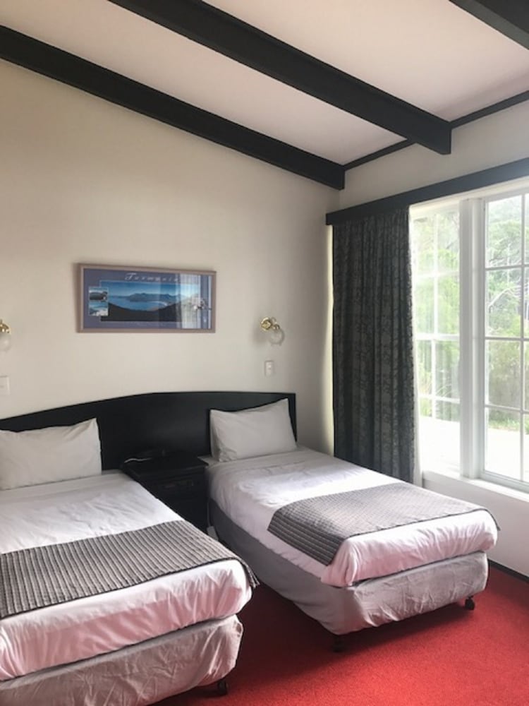 The Fox and Hounds Historic Hotel 11/61