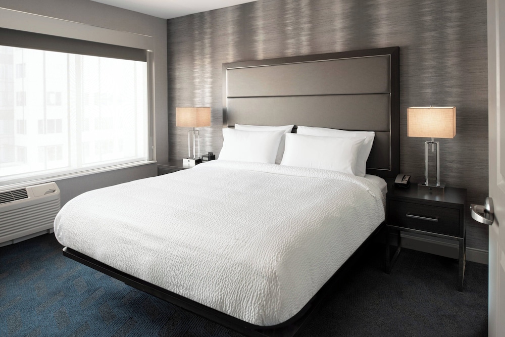 Studio, King Bed, Sofa, Accessible