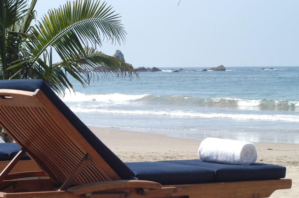 Pacifica Resort Ixtapa 70/72