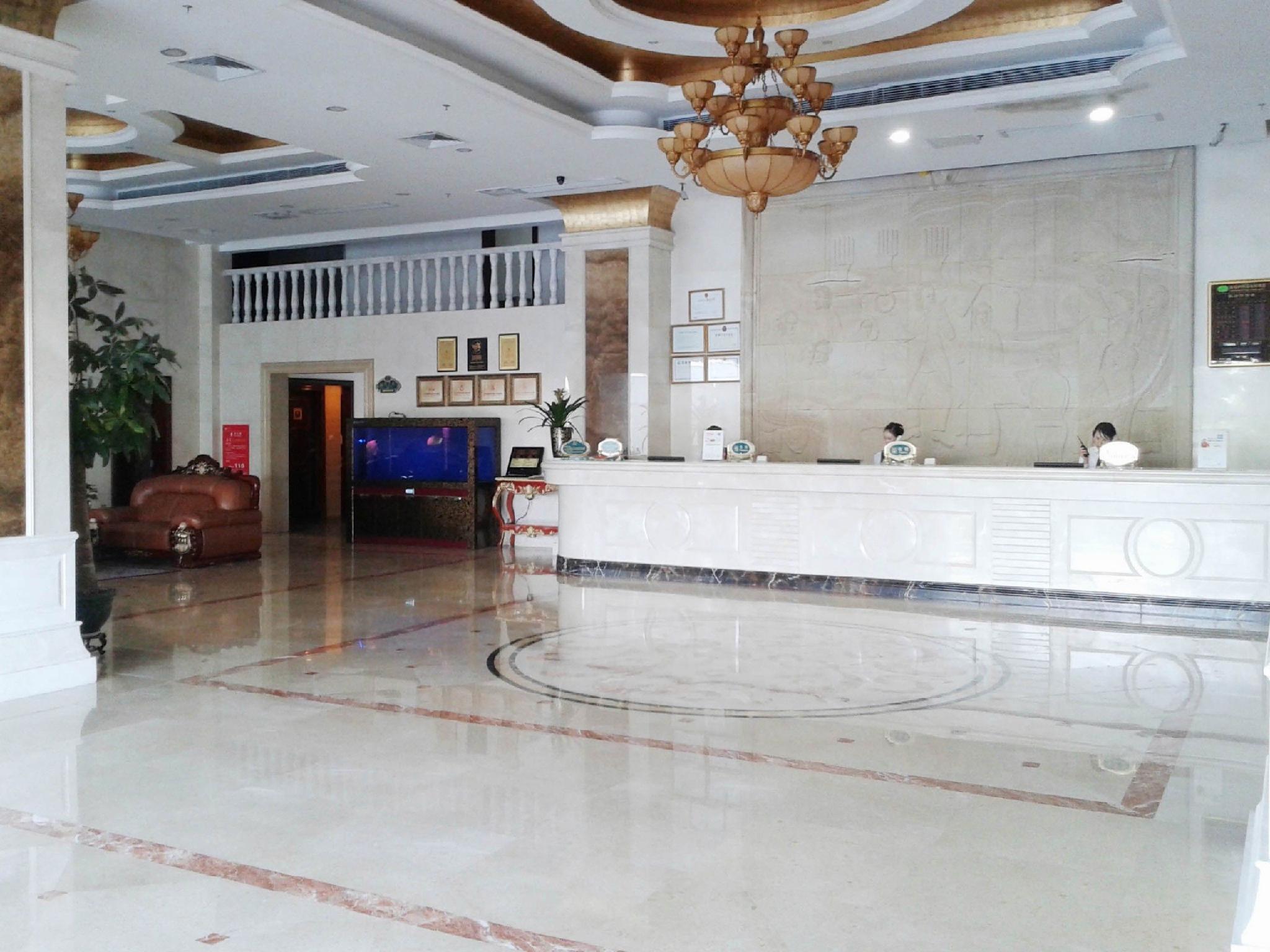 Vienna Hotel (Shenzhen Longhua Qinghu Road Branch 9/33