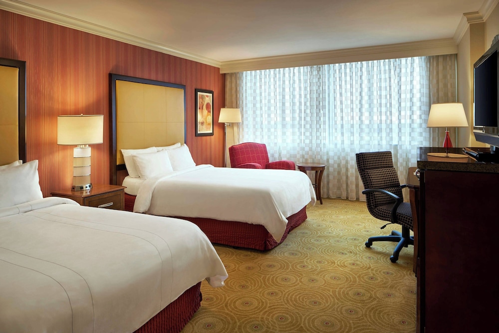 DELUXE, 2 DOUBLE BEDS