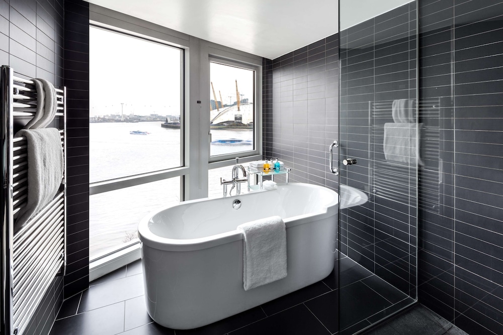 Radisson Blu Hotel, London Canary Wharf East 31/74
