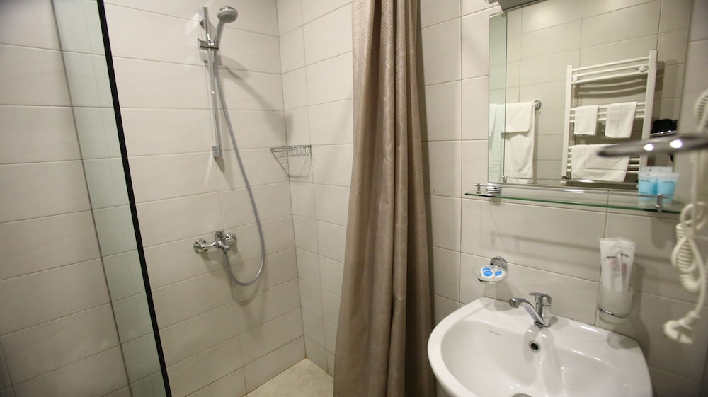 Nabadi Hotel 60/68