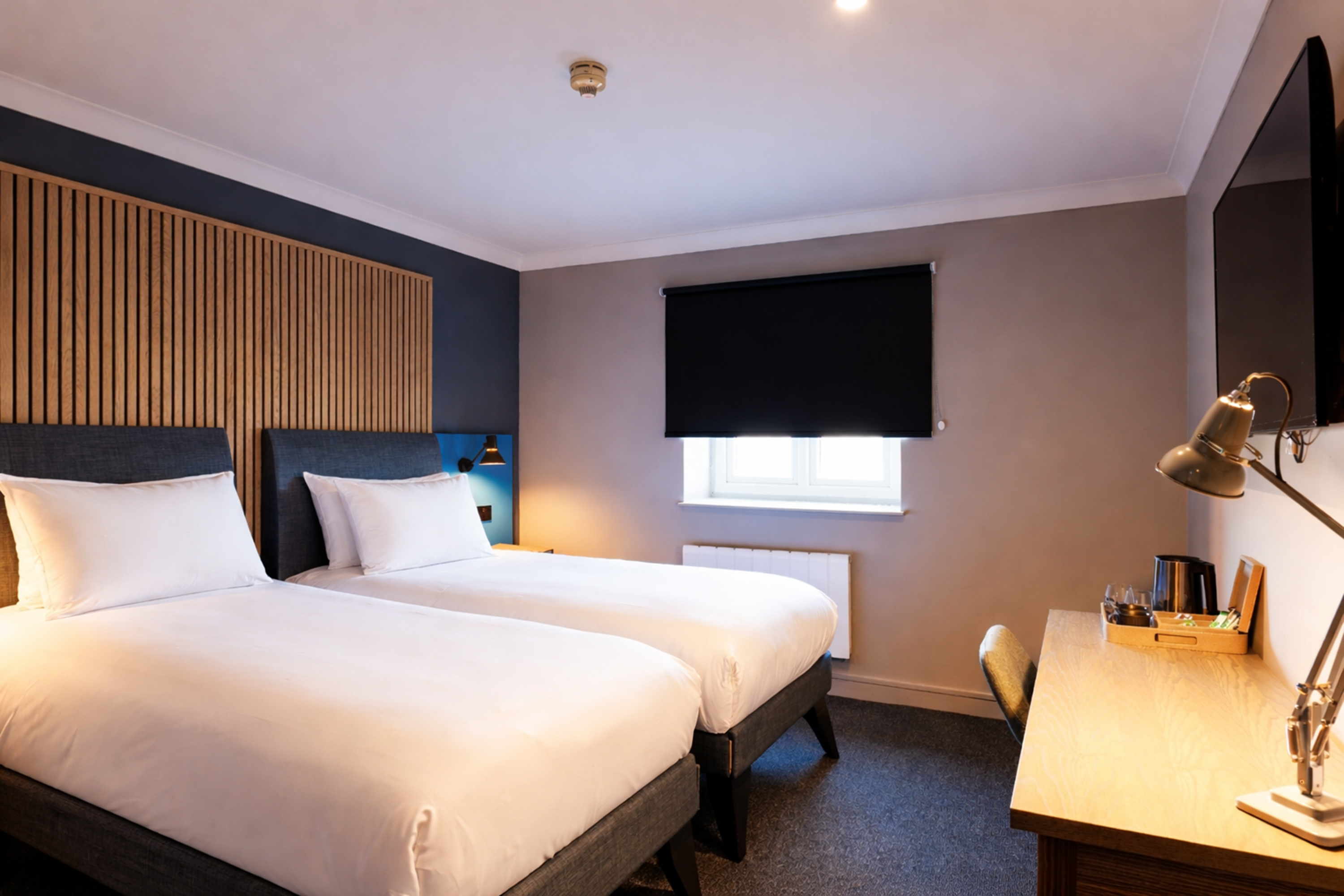 غرفة قياسية بسريرين منفصلين، Village Leeds North Hotel Leisure Club 4/9