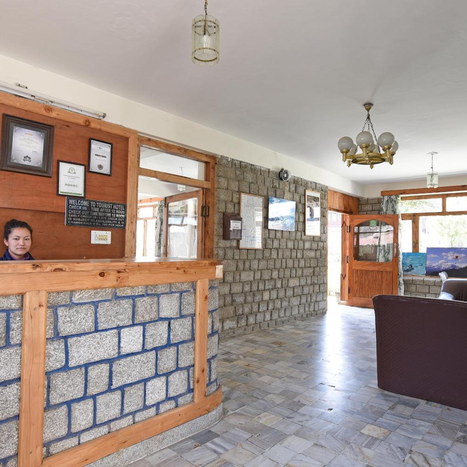 TOURIST HOTEL 8/55