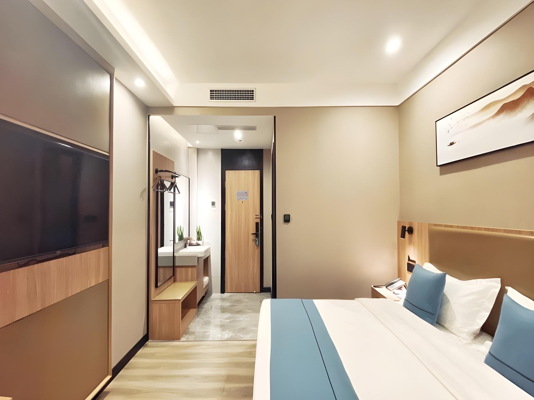 Room at Green Tree Inn Shandong Jinan City Shungeng Intl. Convention and Exhibition Center Express Hotel, JINAN
