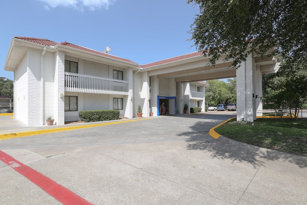 Motel6 Addison, TX - Dallas 7/56