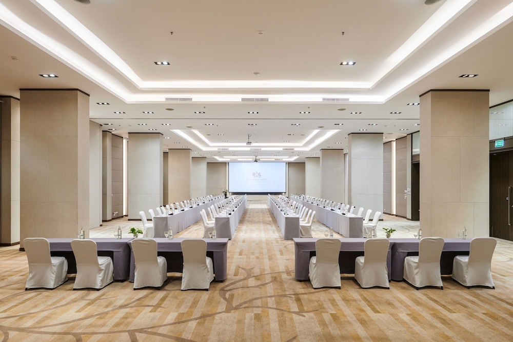 TK. Palace Hotel & Convention Bangkok 149/160