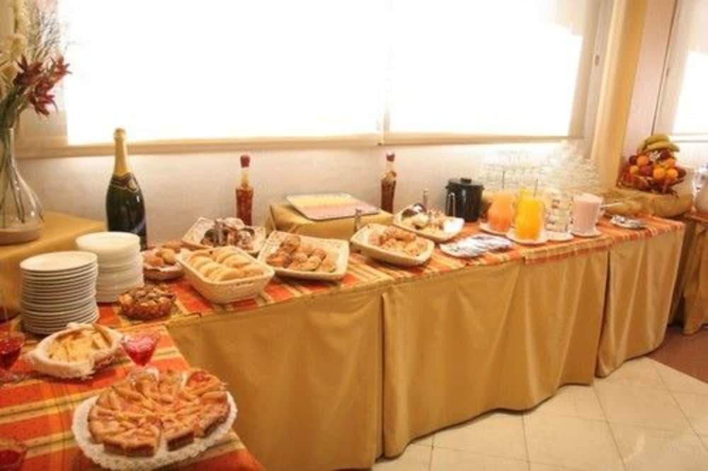 Ritz Hotel Mendoza 42/55