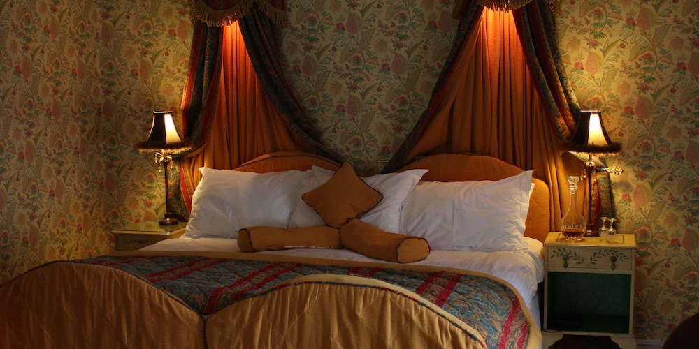 ROMAN CAMP HOTEL 13/72