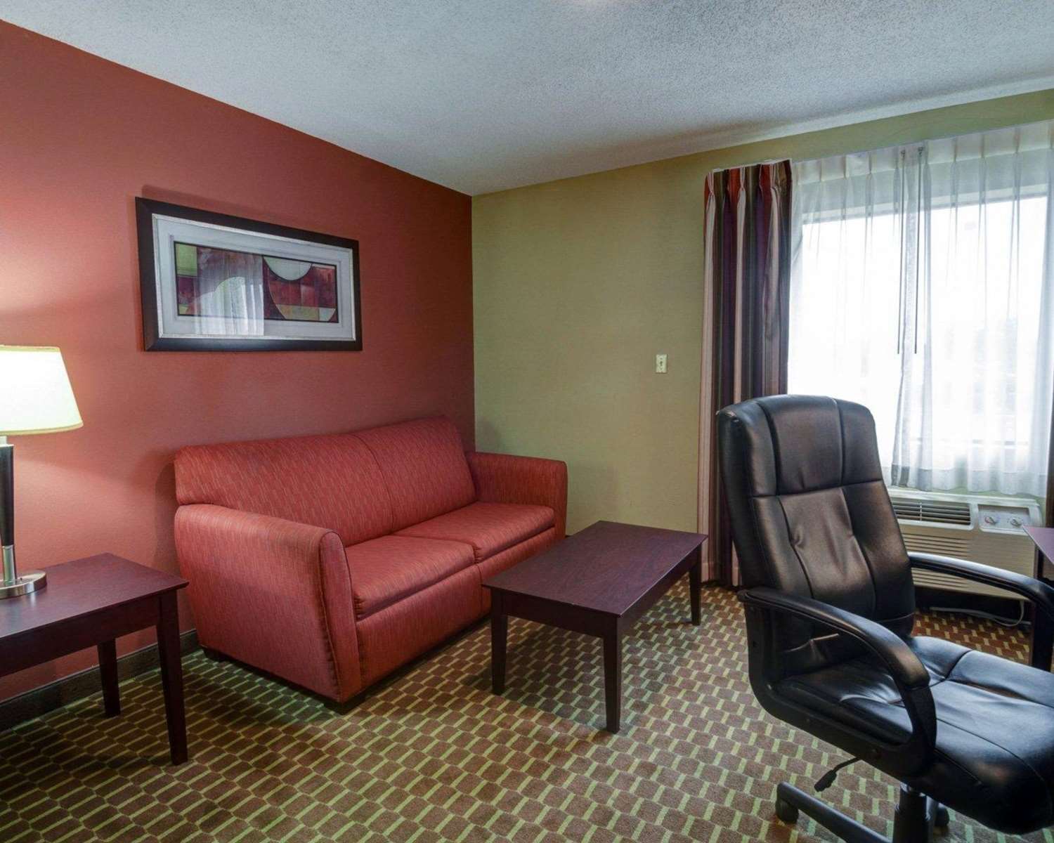 Quality Inn & Suites Pine Bluff, AR 20/23