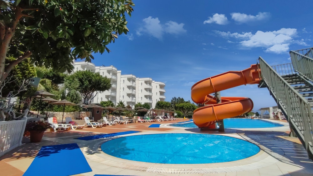 Olbios Marina Resort 50/50