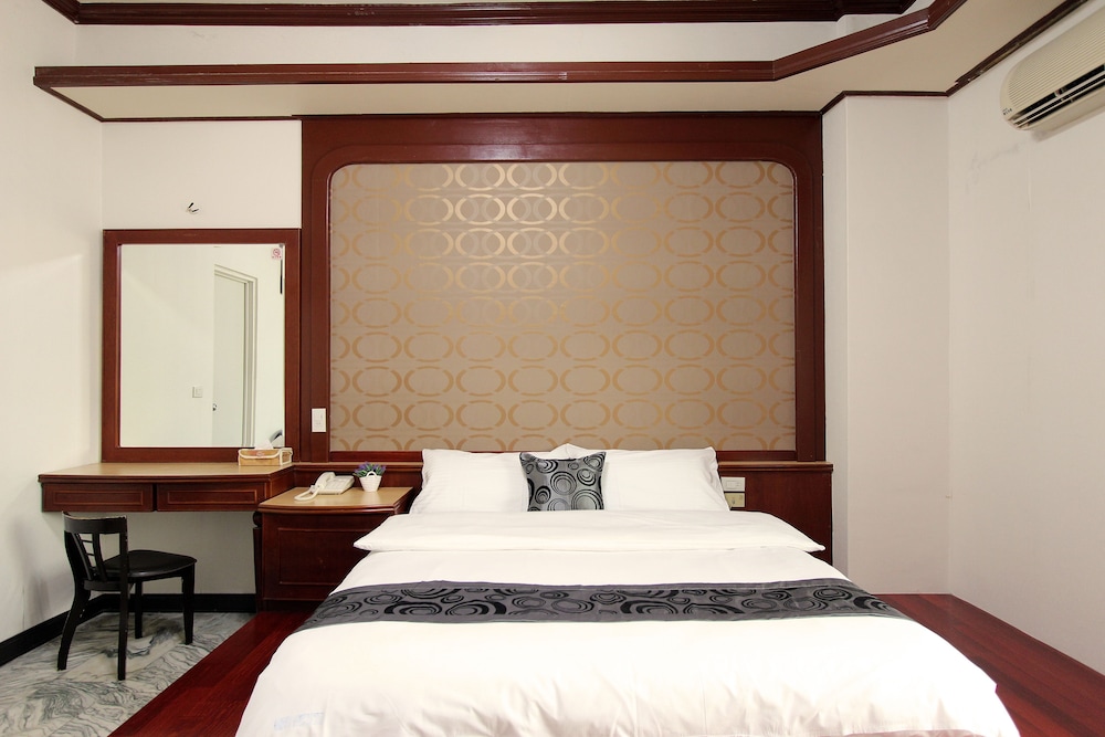 Tau Tau Chu Hotel 26/66