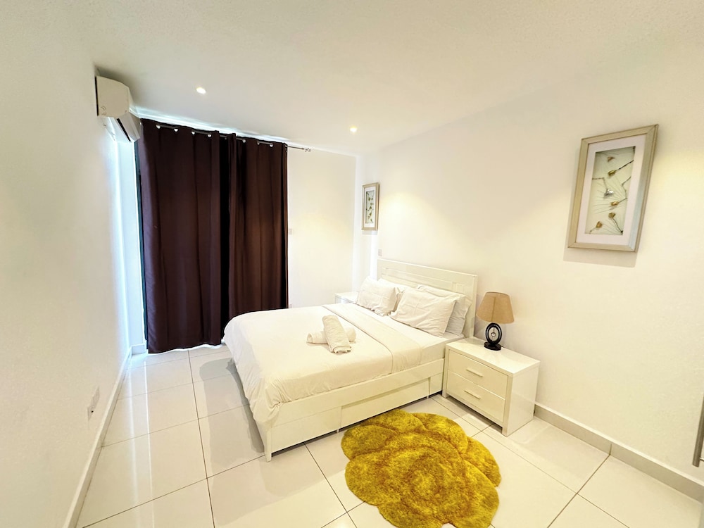 Embassy Gardens Premier Suites 18/50