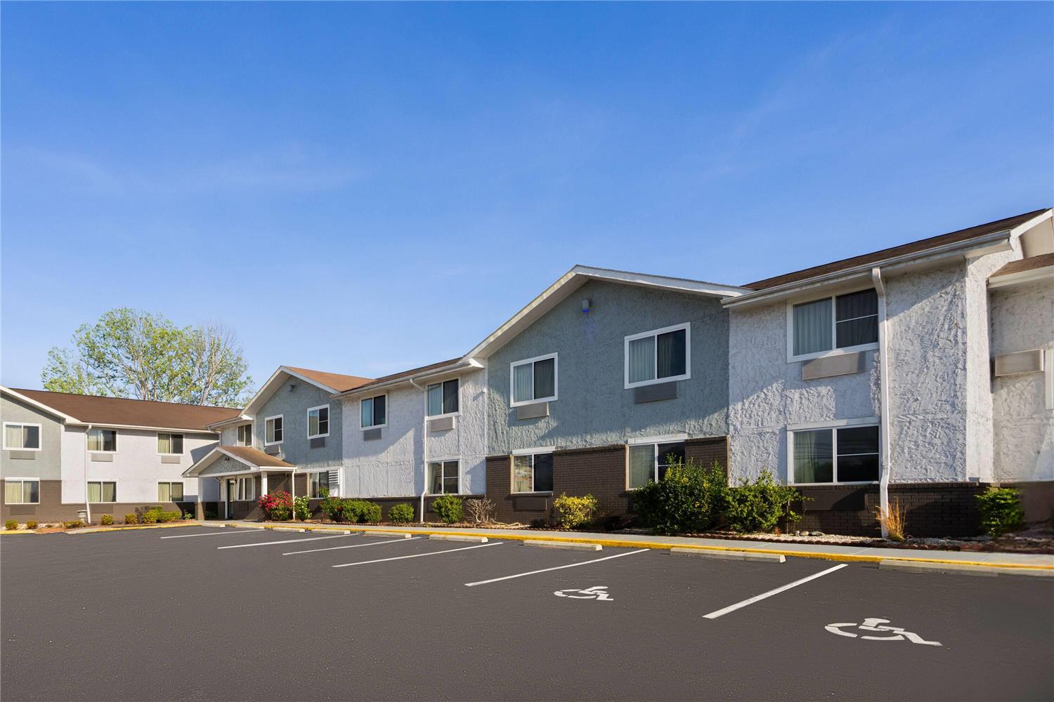 Super 8 by Wyndham South Boston VA 6/31