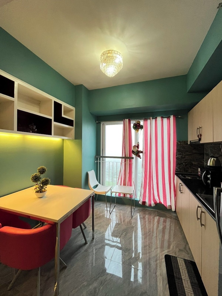 Tagaytay Condotel 25/36