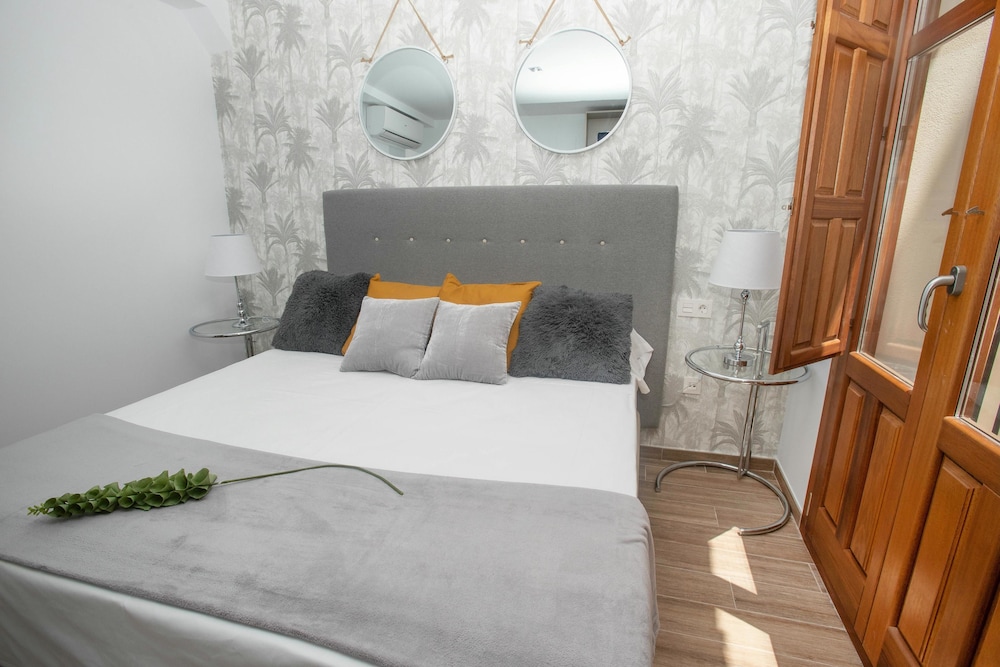 Feelathome Martires Apartments 20/74