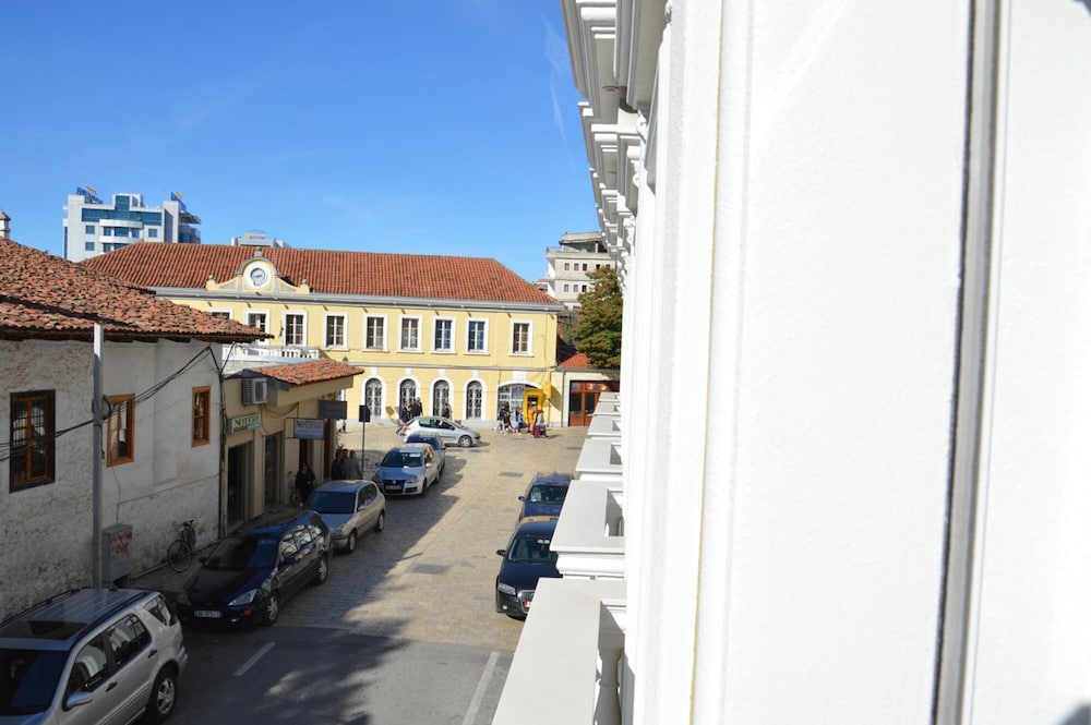 Alis Hotel 49/54