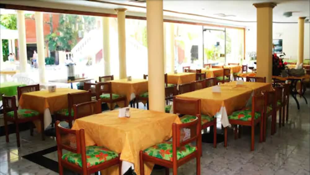 Hotel Las Americas 52/63