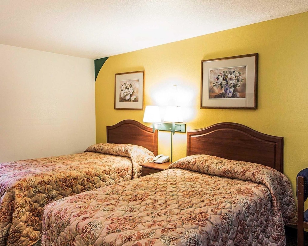 Econo Lodge Bartlesville Hwy 75 9/34