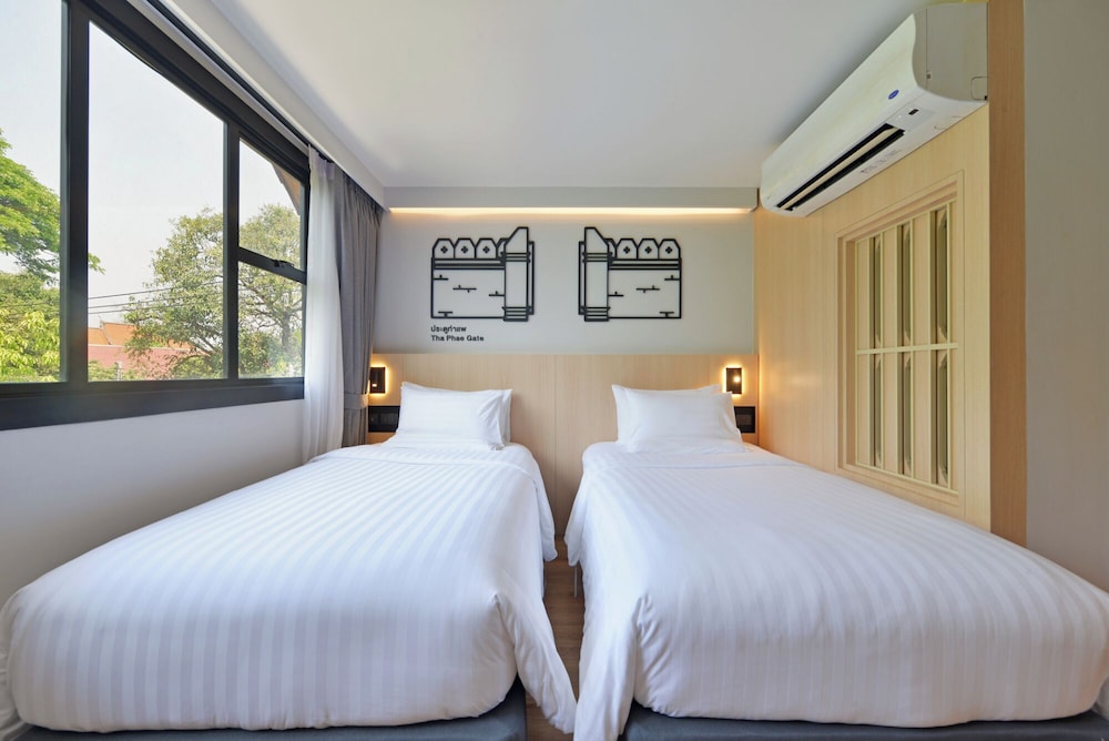 March Hotel & Suite Riverside 16/60
