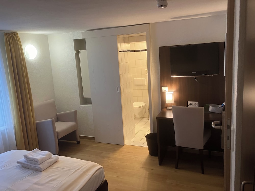 Hotel Mercedes 18/52