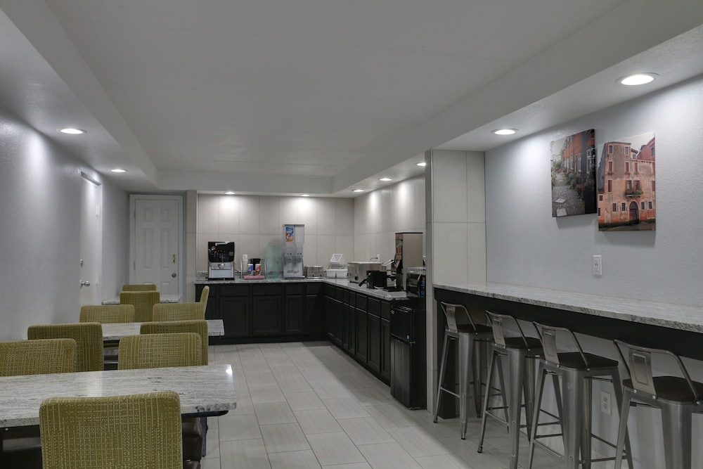 Baymont by Wyndham Ridgeland I-95 7/16