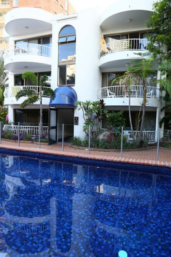 St Tropez Holiday Apartments 4/66