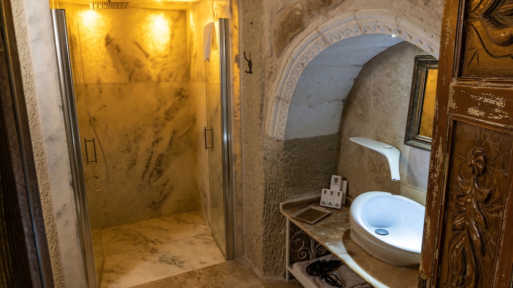 PREMIUM, SUITE, KING BED, PRIVATE BATHROOM