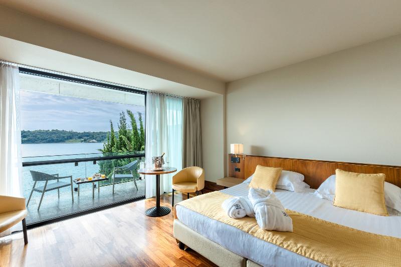 Prestige, Double or Twin Bed, Lake View, Balcony